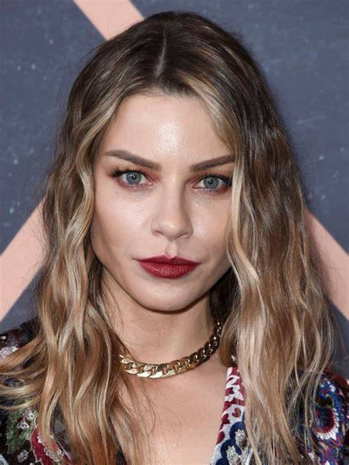 1080x2040 Resolution Lauren German 2020 1080x2040 Resolution Wallpaper
