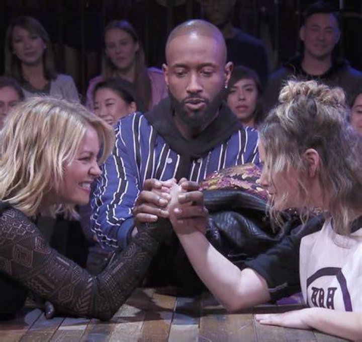 Actress Armwrestling Kenjutaku