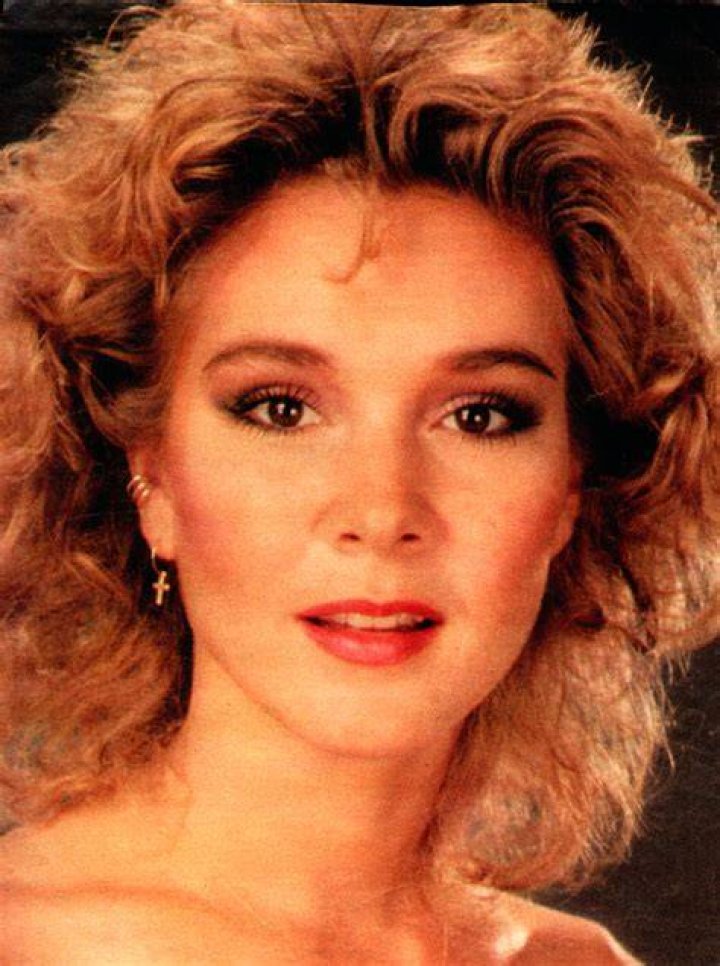 All about celebrity Cynthia Rhodes! Birthday 21 November 1956