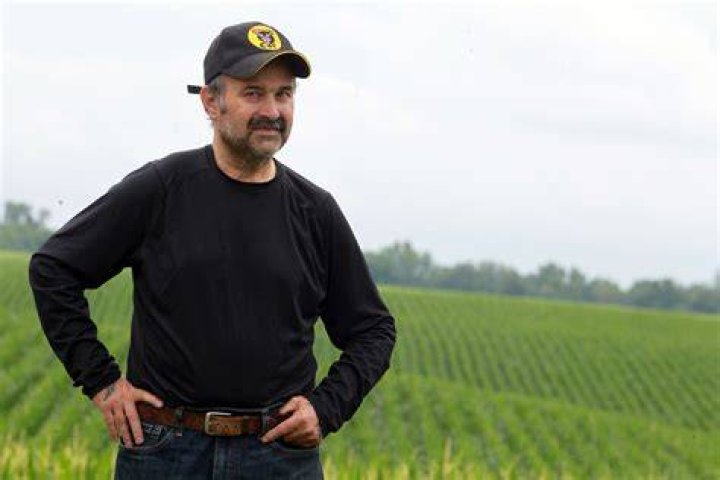 American Pickers alum Frank Fritz builds new wheelchair ramp for 155K