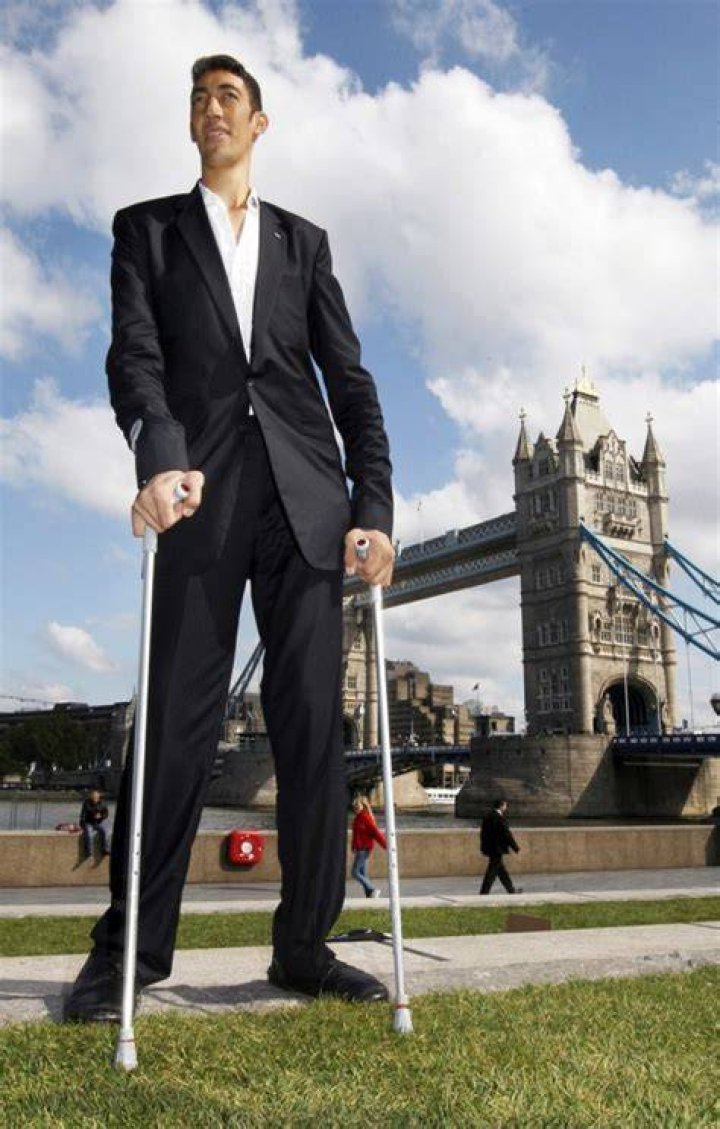America’s tallest man dies of heart disease at age 38