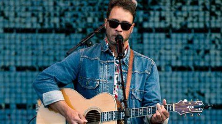 Amos Lee Finds Mighty Inspiration On His New Album WRUR