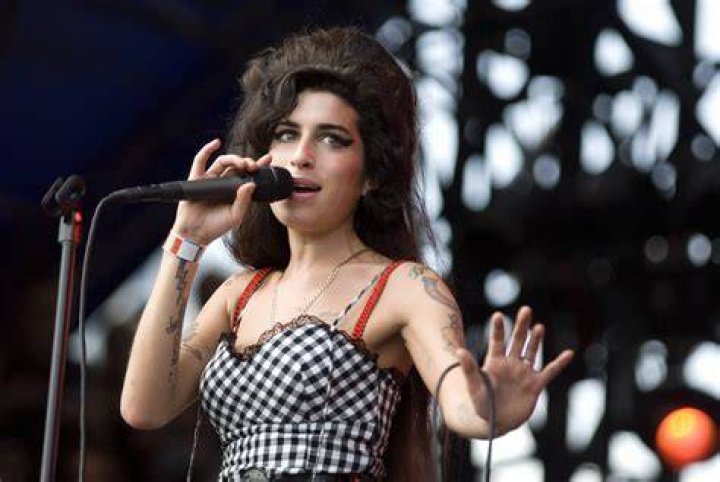 AMY WINEHOUSE PROVES ONCE AND FOR ALL THAT HER MARRIAGE TO BLAKE Stock