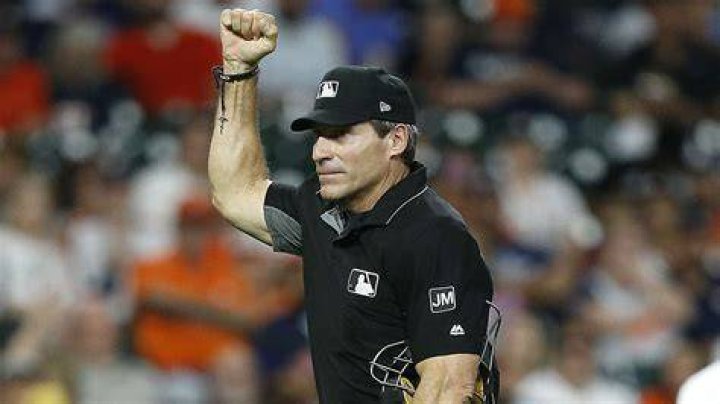 Angel Hernandez is bad at his job again; when will enough be enough