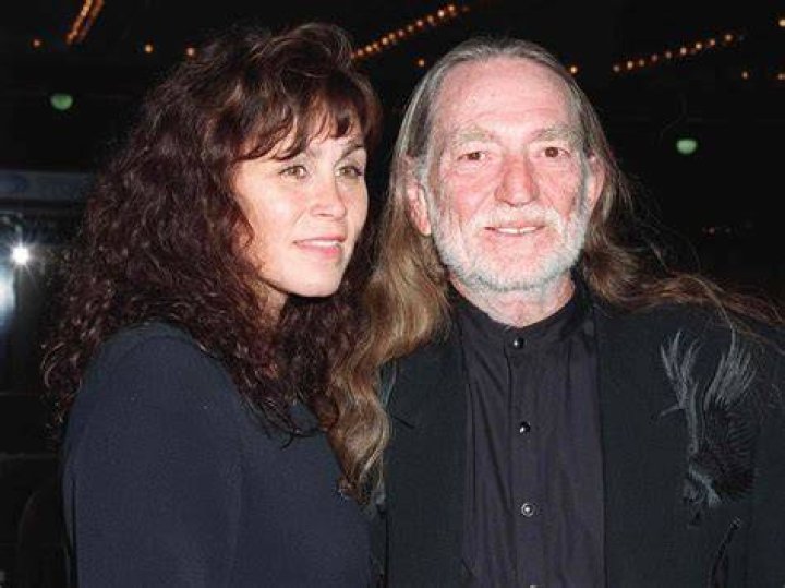 Annie D'Angelori buruz jakin behar duzun guztia Willie Nelson