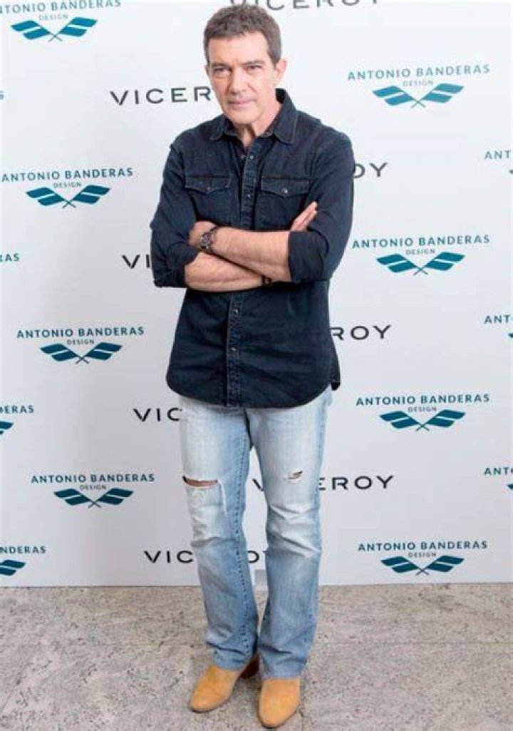 Antonio Banderas height, weight and other body specifications. Read to