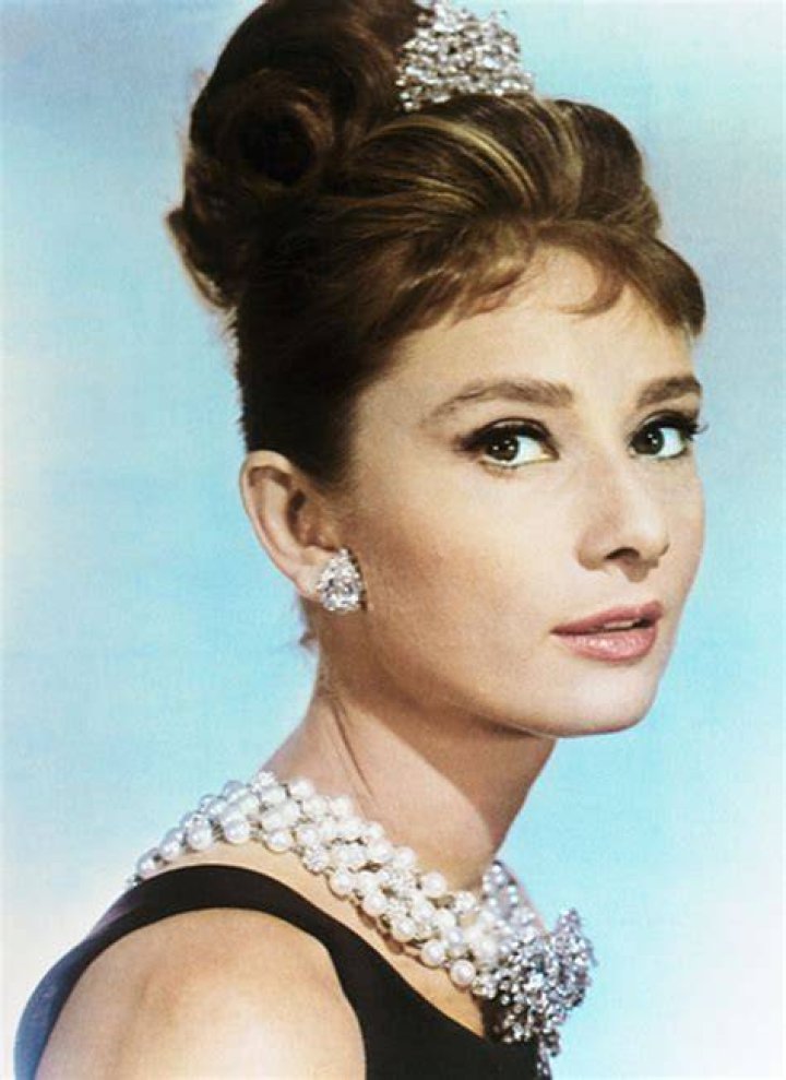 Audrey Hepburn i più bei gioielli indossati nei film Vogue Italia