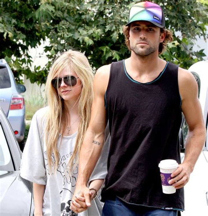 Avril Lavigne y Brody Jenner desmienten su ruptura en Twitter