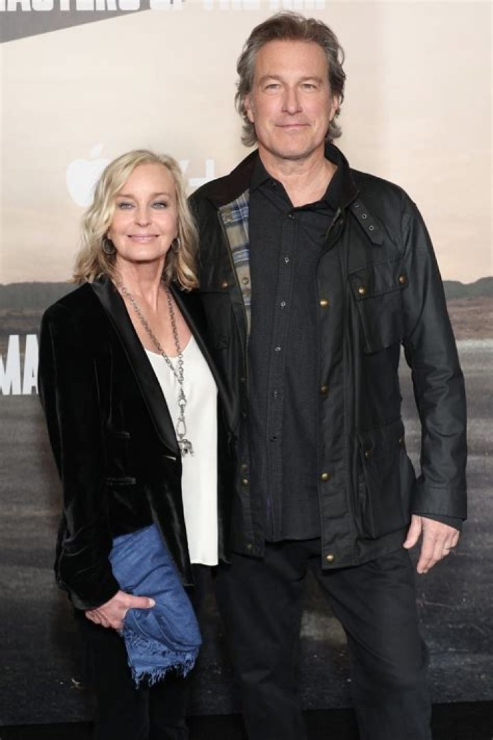 Bo Derek e John Corbett casamse ap&oacute;s 20 anos juntos