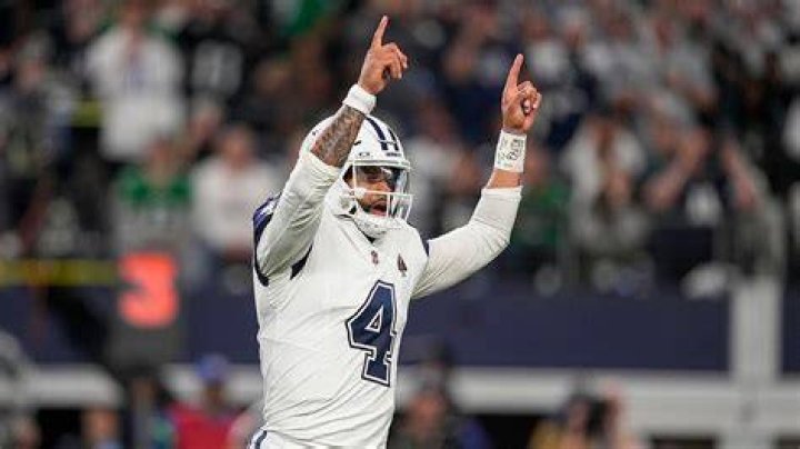 Dak Prescott's Pregnant Girlfriend Loves His Outfit On Sunday The