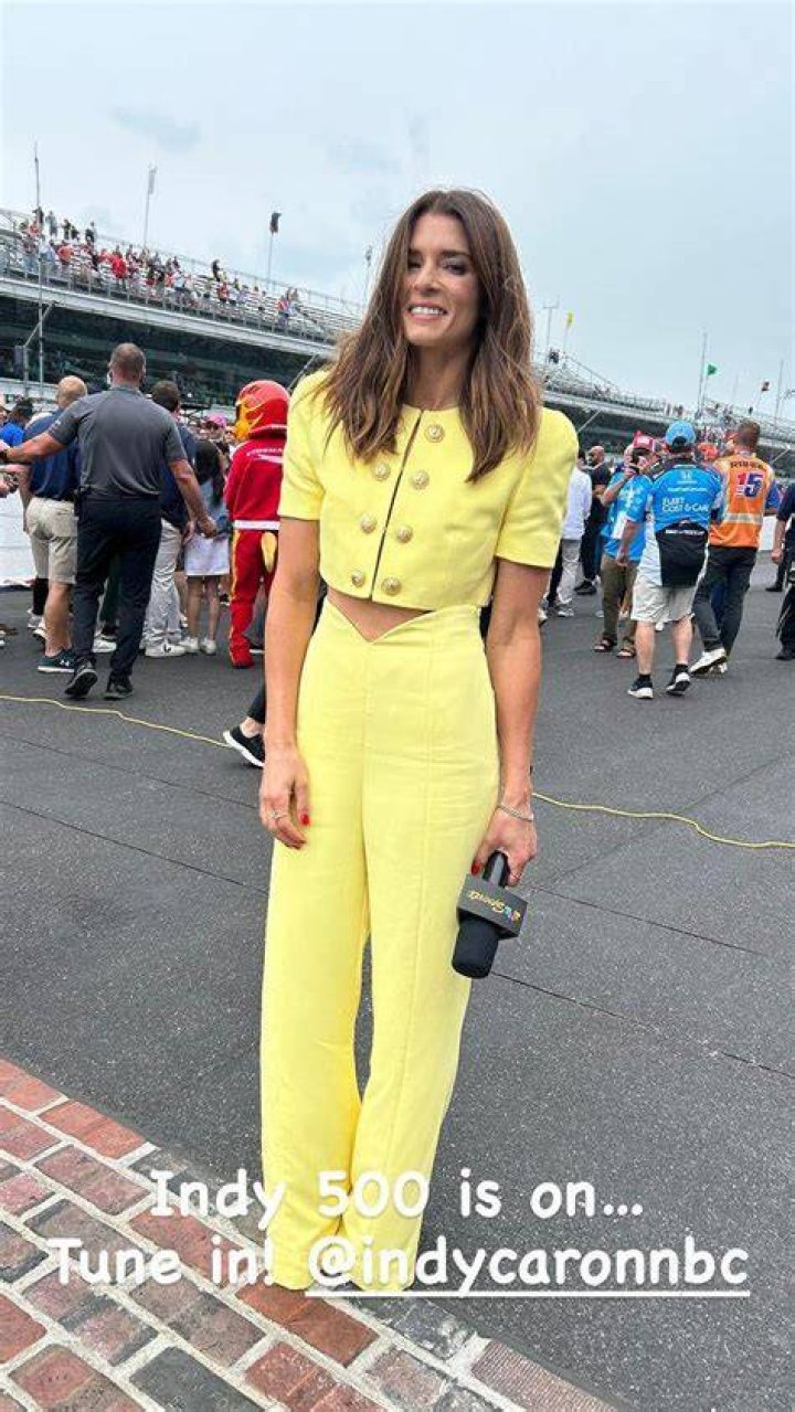 Danica Patrick sizzling sexy in yellow at Indy 500 r/danicapatrick