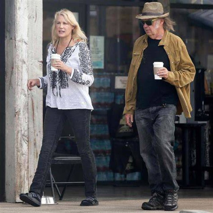 Daryl Hannah Pregnant Get Hold Detail YouTube