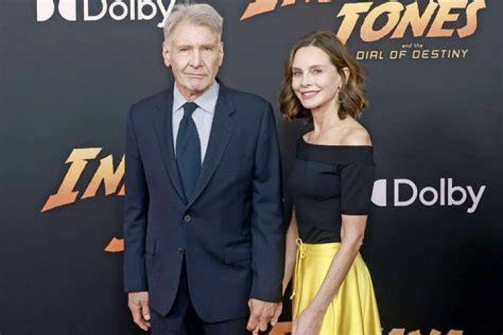 Desdealgunlugardelsur — Harrison Ford, Calista Flockhart and their son...