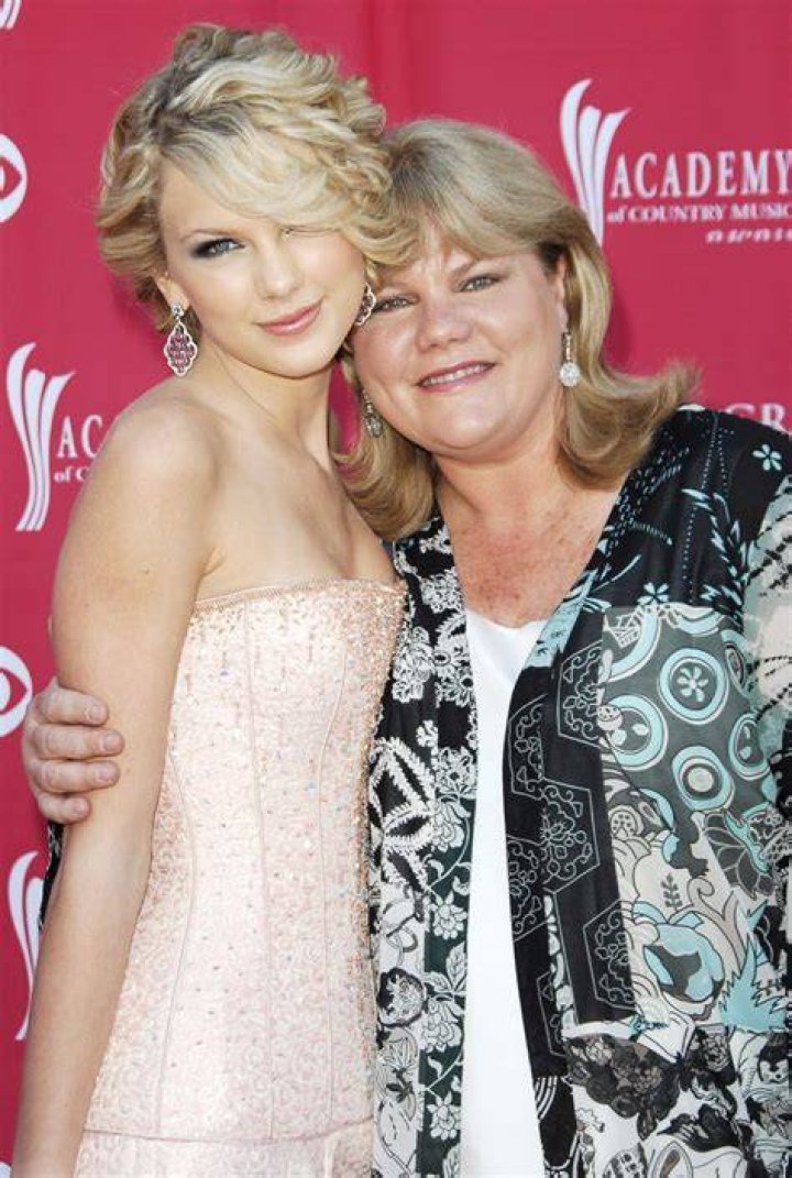 Did Taylor Swift's Mother Battle Cancer?