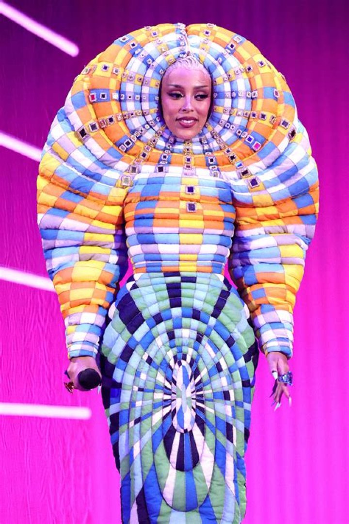 Doja Cat's Costume Look Revives Camp At Uninspiring 2023 Met Gala