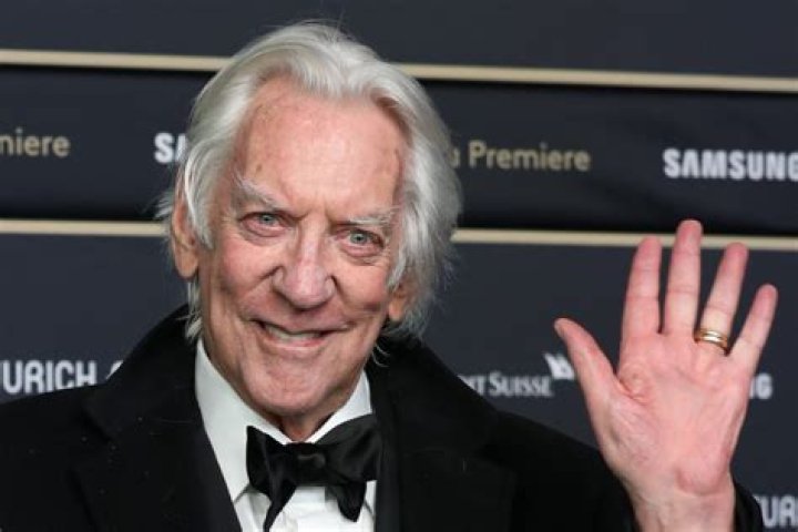 Donald Sutherland Death Ron Howard And Nancy Sinatra Lead Stars Paying