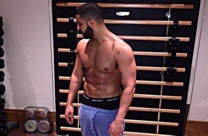 Drake height, weight, age. Body measurements.