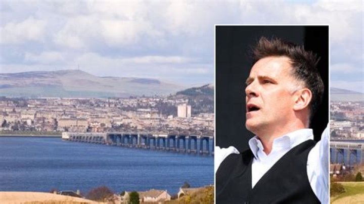 Dundee singer Ricky Ross urges everyone to get a Wee Box Evening