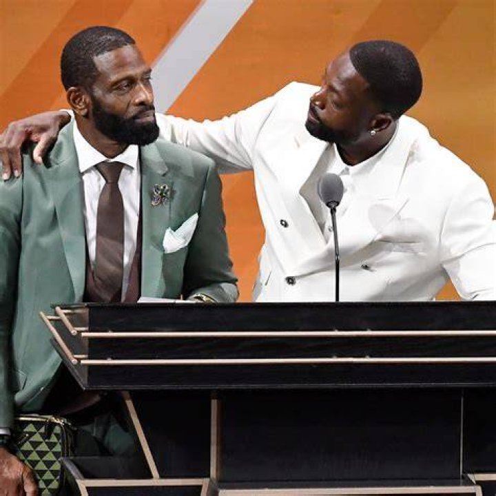 Dwyane Wade talks of those near, deal during Hall induction