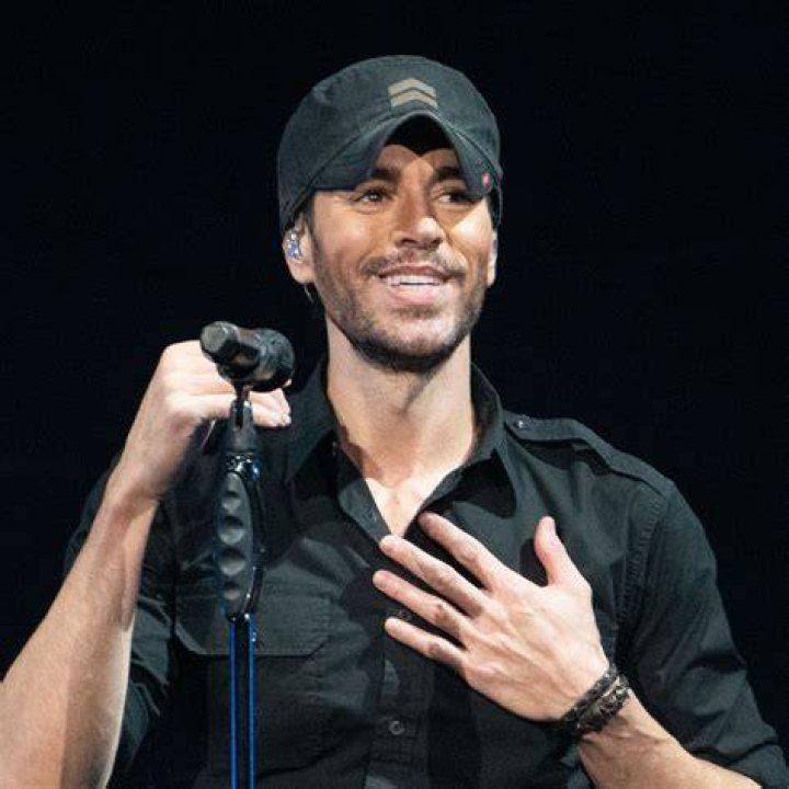 Enrique Iglesias is mobbed outside BBC Radio 2 studios Daily Mail Online