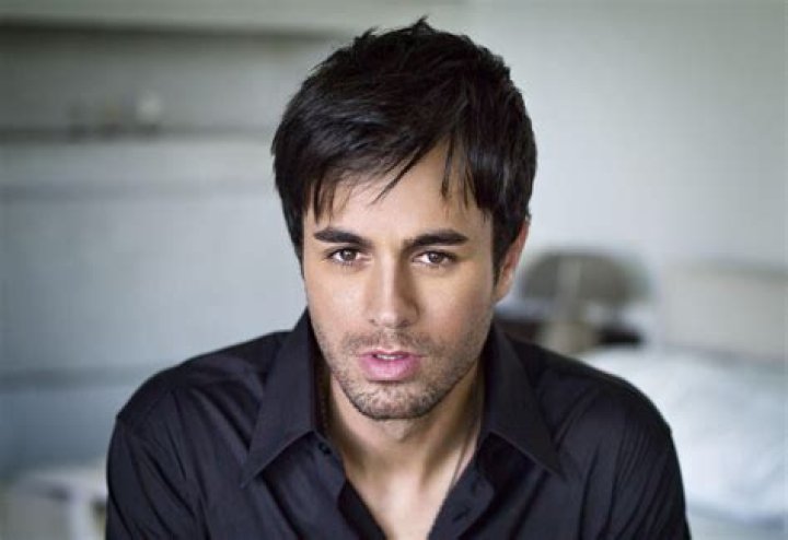 Enrique Iglesias se confie sur ses rapports compliqu&eacute;s avec son p&egrave;re