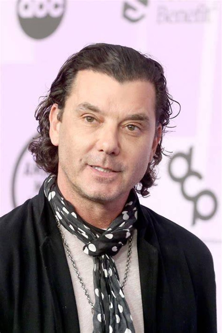 Gavin Rossdale Shares Photo at Home with All 4 of His Kids