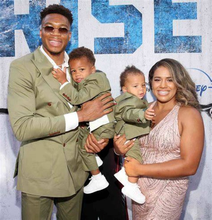 Giannis Antetokounmpo Wife Mariah Riddlesprigger Gamer 4 Everbr