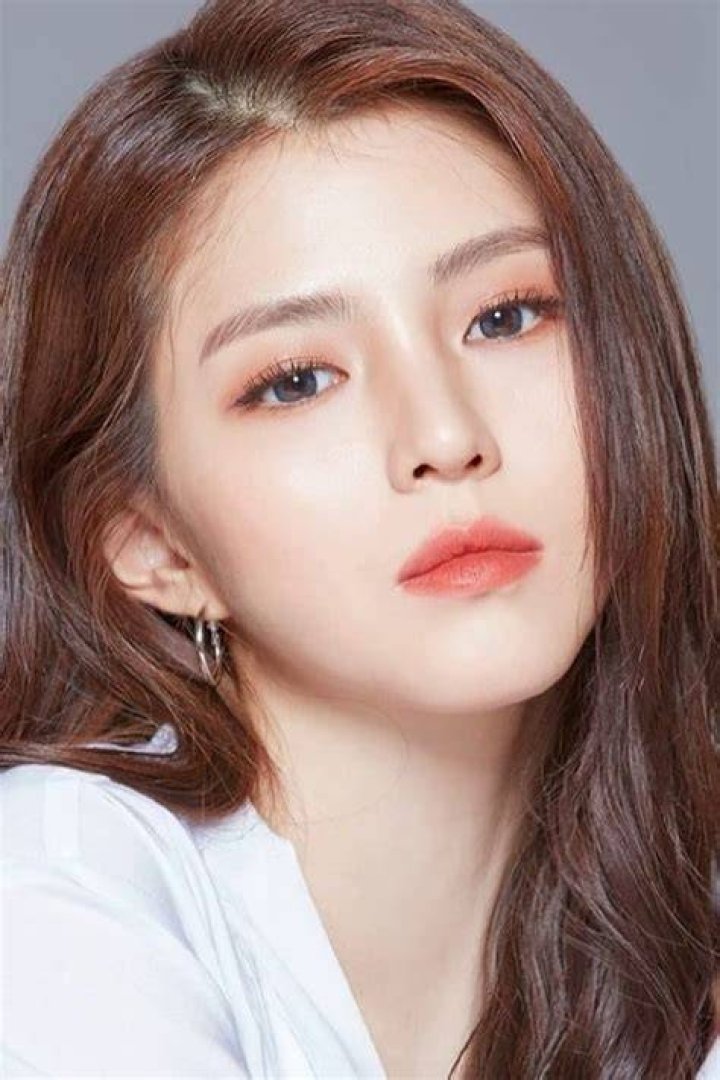 Han So Hee Wiki, Bio, Age, Height, Boyfriend, Career, Net Worth
