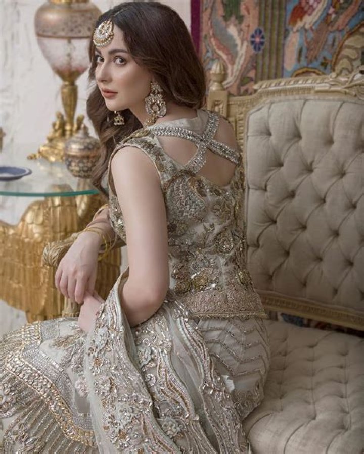 Hania Amir Looks Stunning in Her New Photoshoot [Pictures] Lens