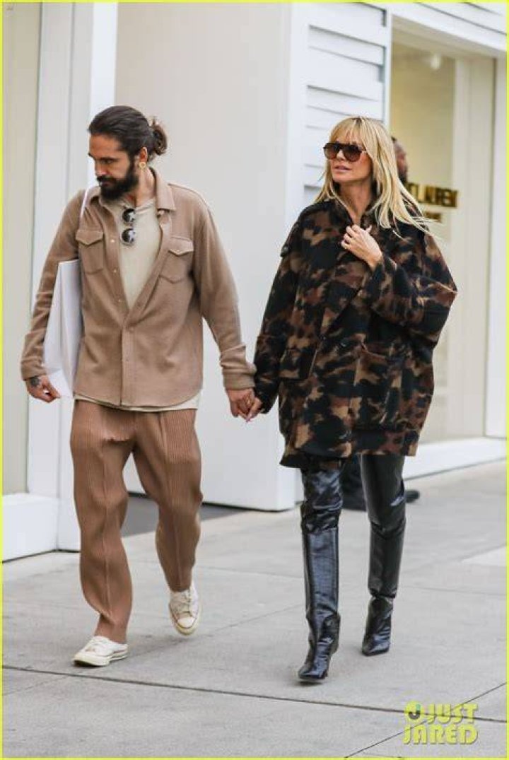 Heidi Klum holds hands with daughter Lou in New York City Daily Mail