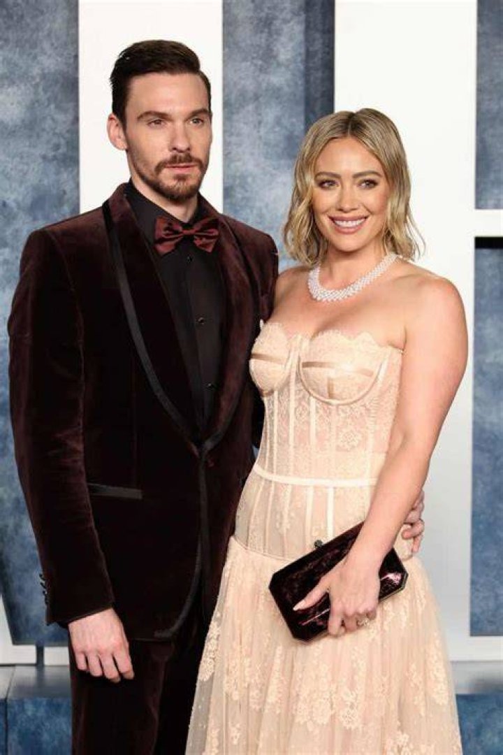 Hilary Duff, Matthew Koma Share 1st Photos From Backyard Wedding