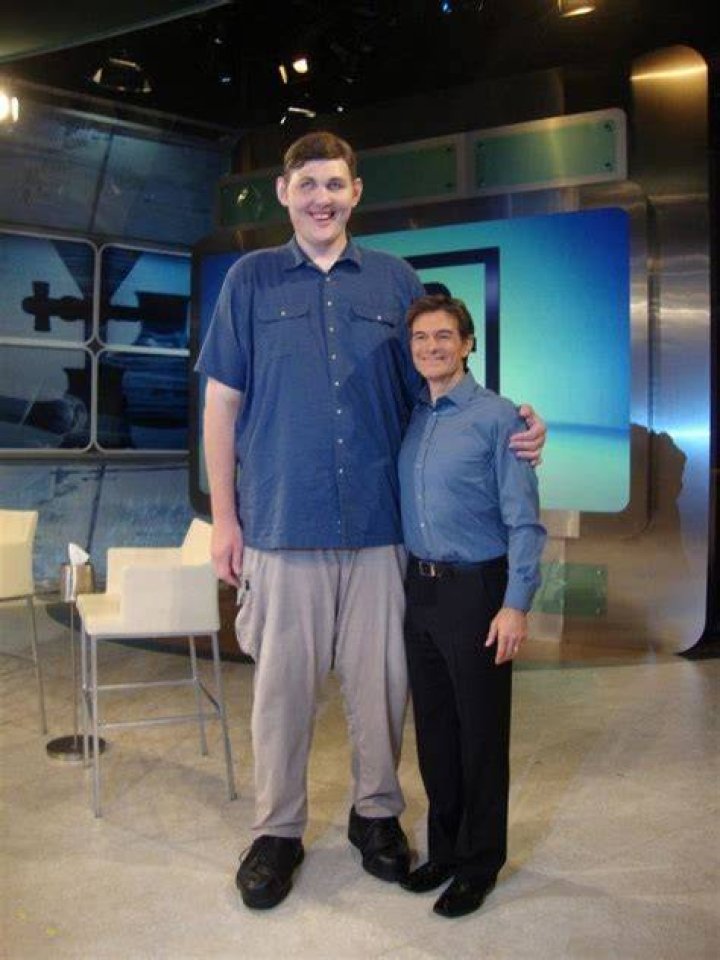 Igor Vovkovinskiy, tallest man in the U.S., dies at 38 in Minnesota