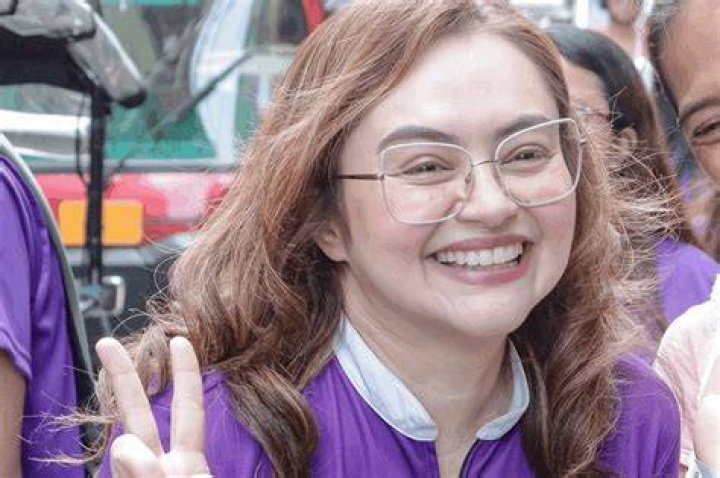 IN PHOTOS Angelika Dela Cruz 2022 with family at the beach
