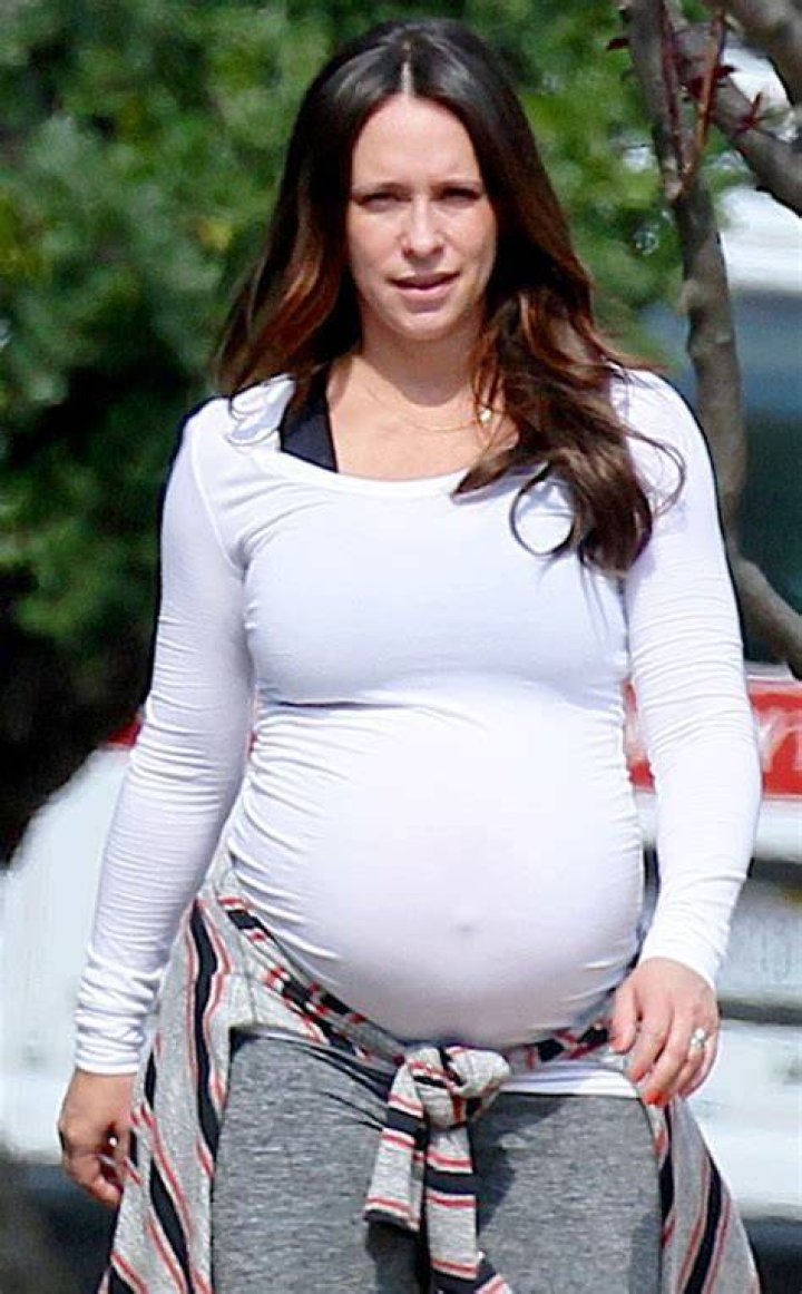 Is Jennifer Love Hewitt Pregnant? Is Maddie on 911 Pregnant in Real Life?