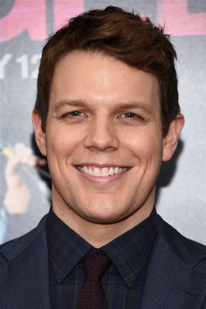 Jake Lacy Picture 13 World Premiere of How to Be Single Red Carpet