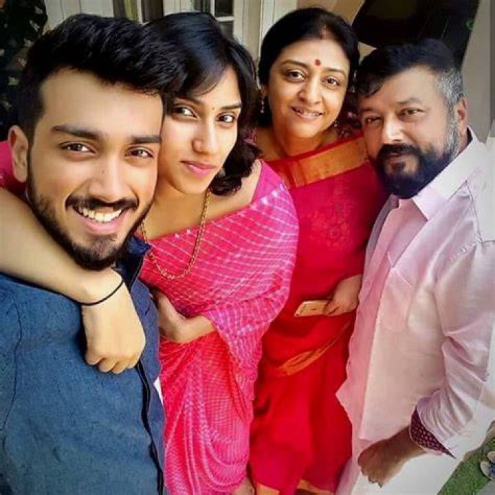 Jayaram with his family !! Cute actors, Actor photo, Tamil actress photos