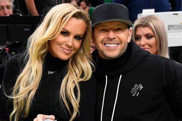 Jenny McCarthy and Donnie Wahlberg may elope Celebrity Buzz