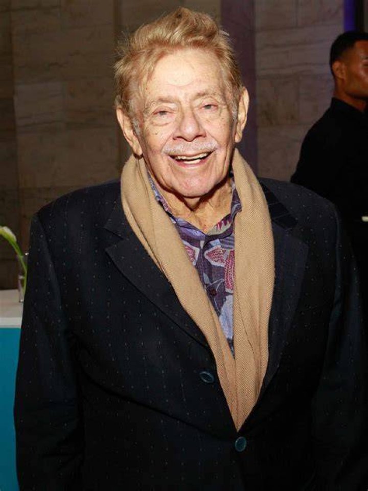 Jerry Stiller dead at 92 Seinfeld star and father of Hollywood star
