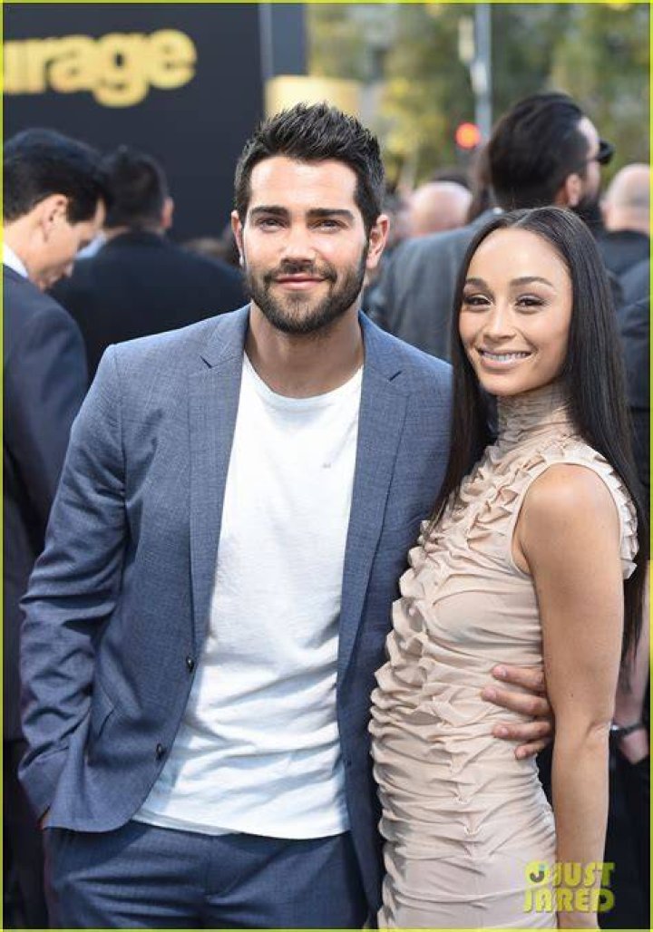 Jesse Metcalfe gets engaged to longtime Girlfriend Cara Santana WHO