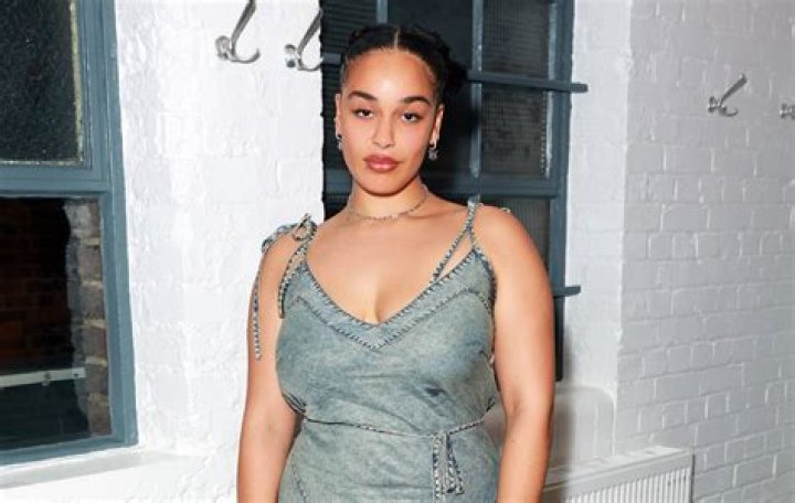 Jorja Smith shares &ldquo;Little Things,&rdquo; a track about what makes