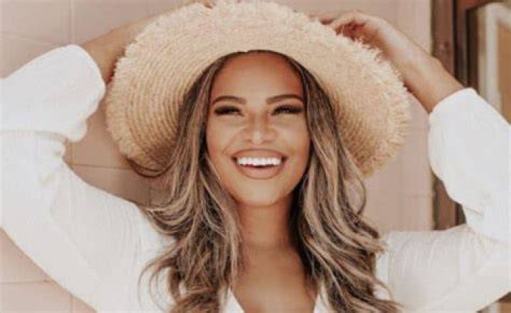 Kamie Crawford Bio, Net Worth, Married, Boyfriend, Dating, Parents