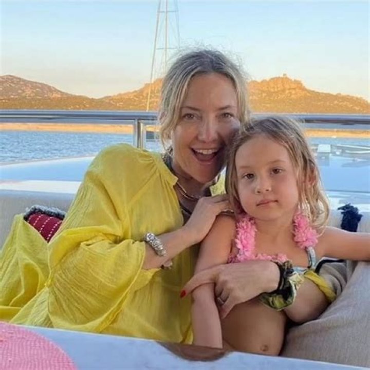 Kate Hudson and Daughter Rani Rose Perform Adorable SingAlong