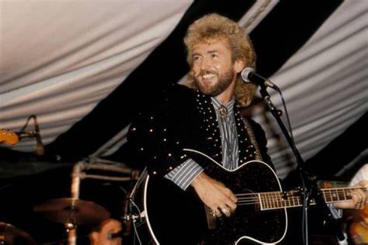 Keith Whitley's Greatest Hits "When You Say Nothing at All" [Video]