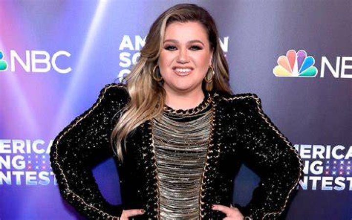 Kelly Clarkson Net Worth FanBolt