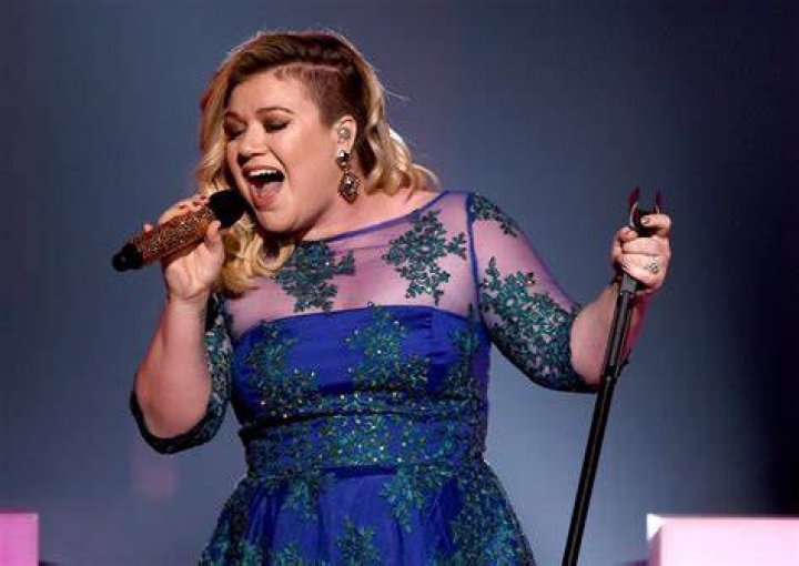 Kelly Clarkson's Net Worth (2024) Divorce Costs, Voice Salary & Talk