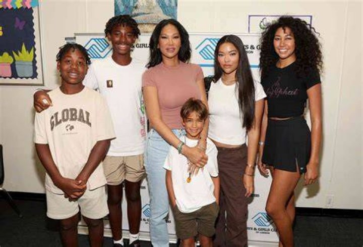 Kimora Lee Simmons CoParents Her 5 Kids with 'Me, Myself and I'