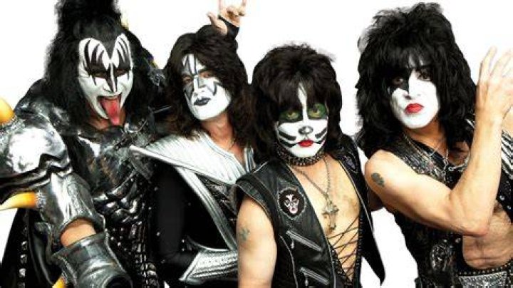 KISS LA BANDA M&Agrave;S CALIENTE DEL MUNDO HOY SE CUMPLEN 46 A&Ntilde;OS DEL