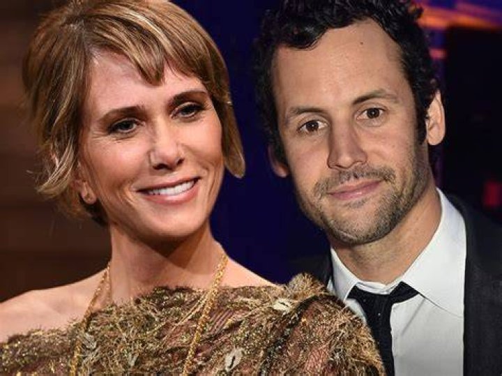 Kristen Wiig and boyfriend Avi Rothman keep it casual as they head out