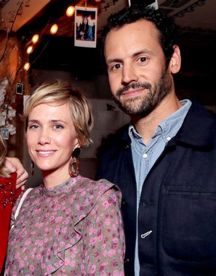 Kristen Wiig Is Engaged to Boyfriend Avi Rothman happy LifeStyle inc
