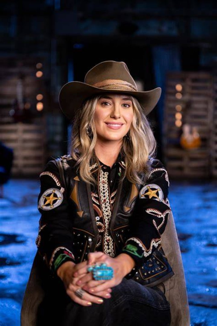 Lainey Wilson Performs “Smell Like Smoke” CMT Campfire Sessions YouTube